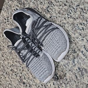 Under Armour SlingShot size 13